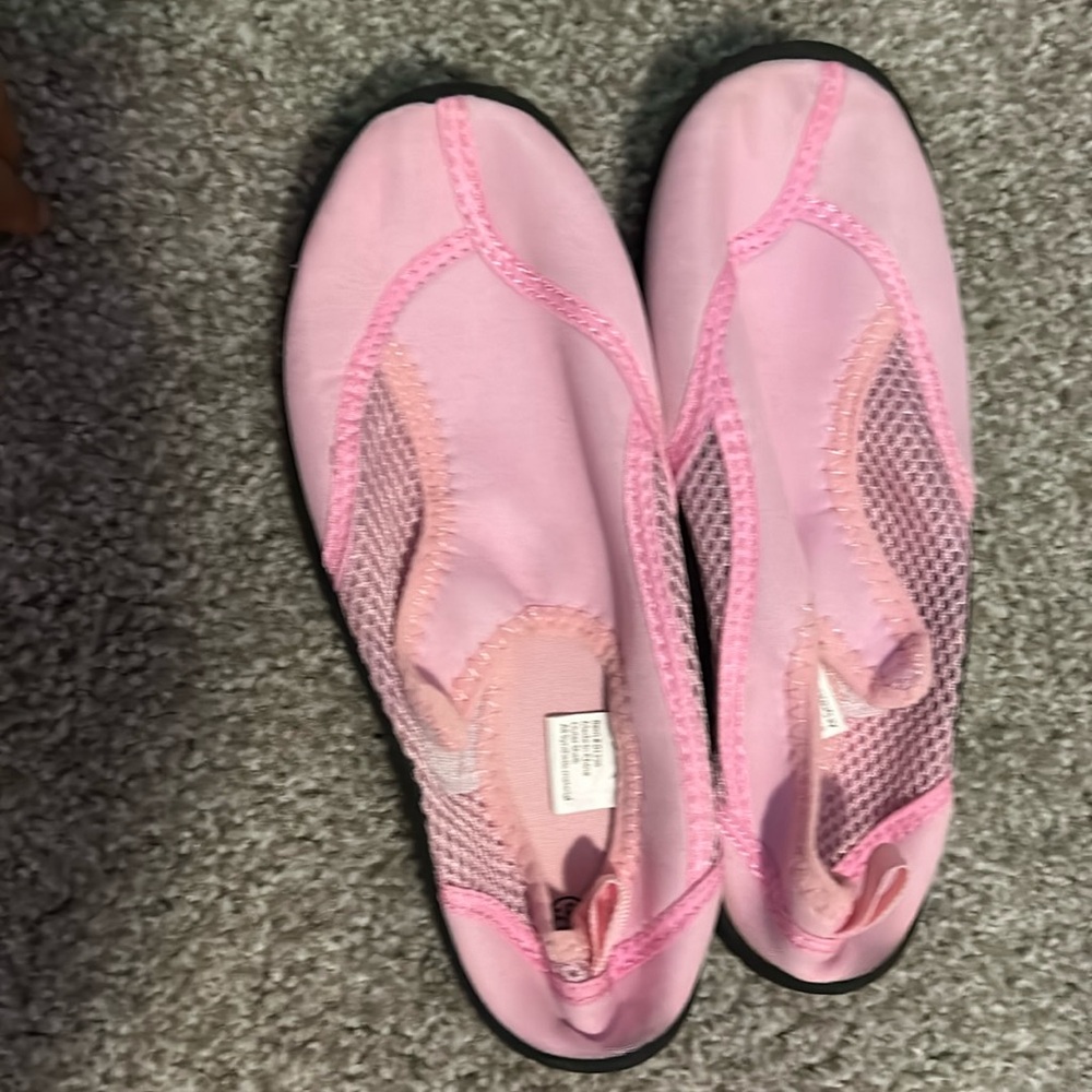 I’m selling water shoes
